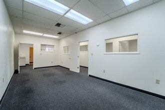 990 Klamath Ln, Yuba City, CA for lease Building Photo- Image 2 of 10