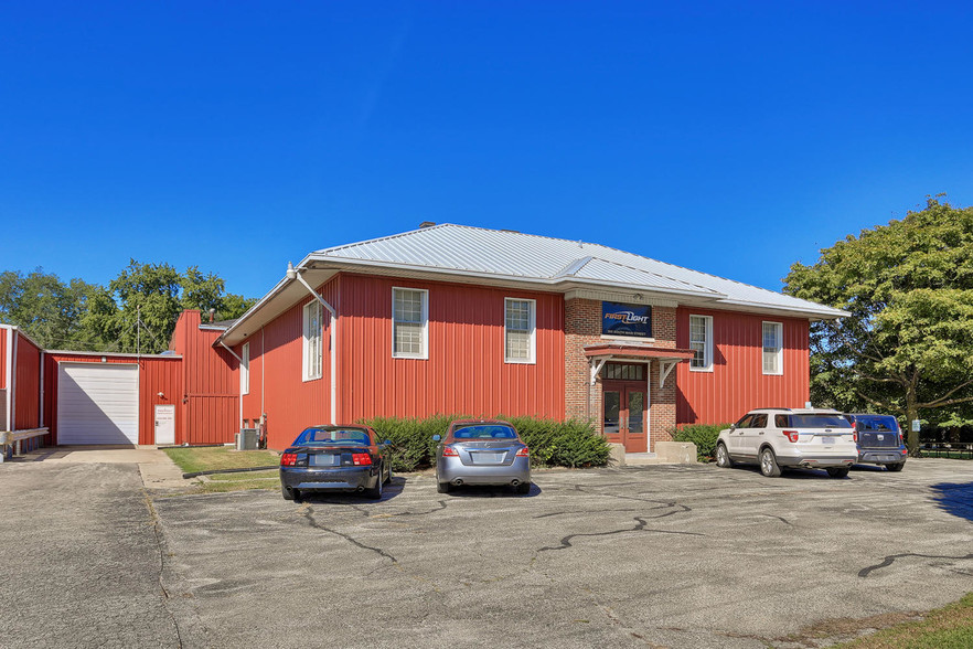 205 S Main St, Seymour, IL for lease - Primary Photo - Image 1 of 69