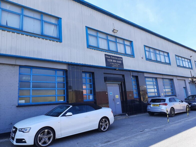 3 Anthony Way, Londres à vendre - Photo du bâtiment - Image 3 de 12
