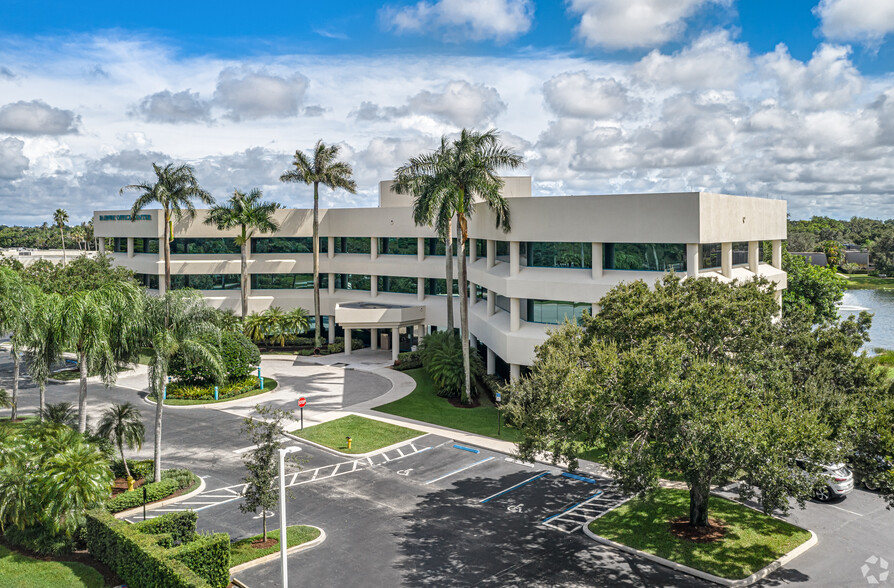 7111 Fairway Dr, Palm Beach Gardens, FL for lease - Primary Photo - Image 1 of 11