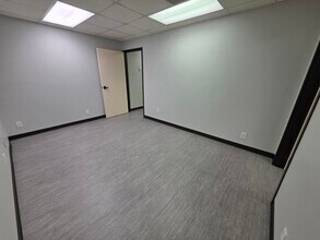 4102 Woodlawn Ave, Pasadena, TX à louer Photo intérieure- Image 2 de 10