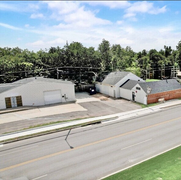 4012-4020 S Walker portefeuille de 2 propriétés à vendre sur LoopNet.ca - Photo du bâtiment - Image 1 de 23