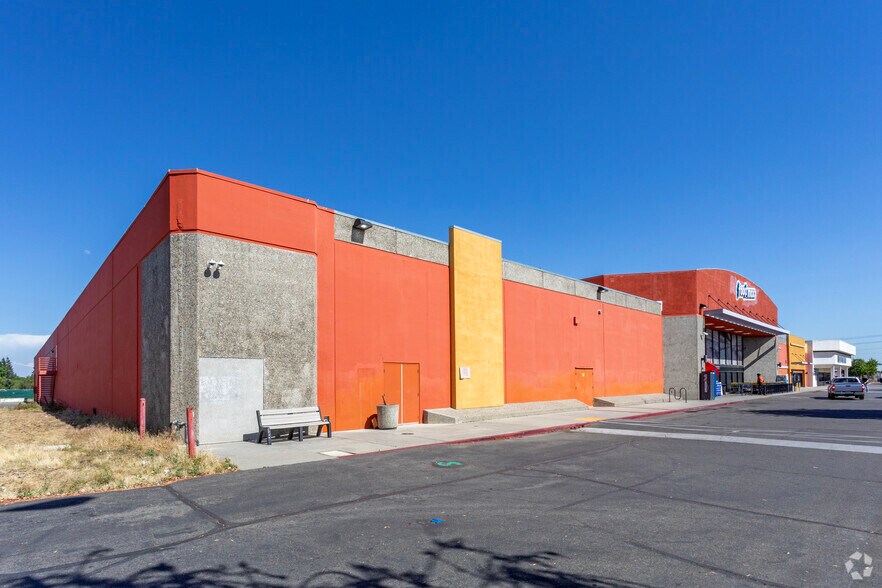 5418-5422 N Blackstone Ave, Fresno, CA for sale - Building Photo - Image 3 of 5