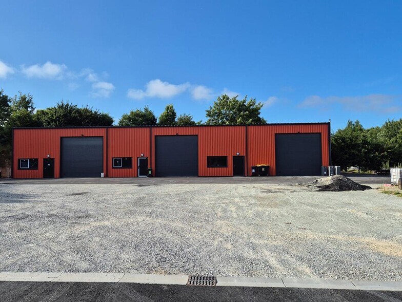 Industrial in Cléguer for sale - Building Photo - Image 1 of 3