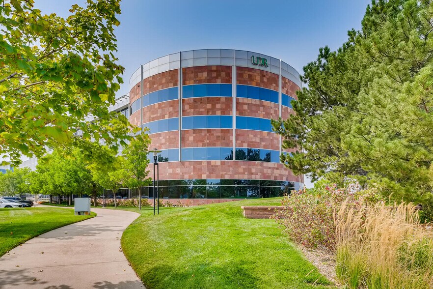 1745 Shea Center Dr, Highlands Ranch, CO à louer - Photo du bâtiment - Image 2 de 8