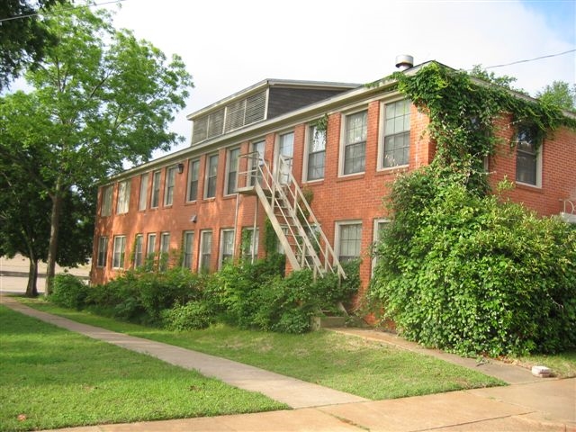 801 N Sycamore St, Palestine, TX à vendre - Photo du bâtiment - Image 1 de 1