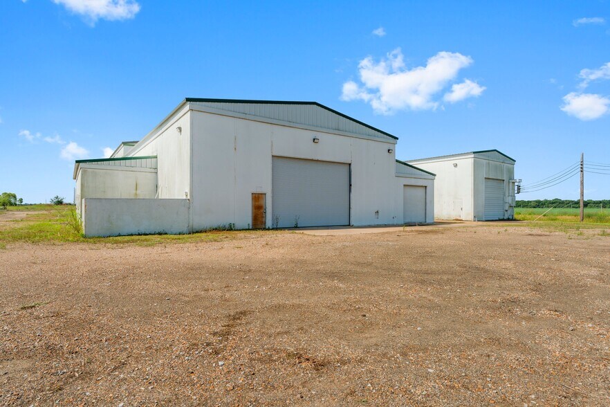 14005 Highway 90A, East Bernard, TX à vendre - Photo du bâtiment - Image 3 de 15