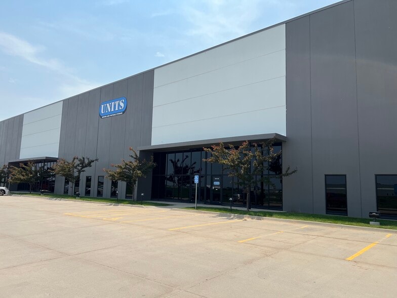 200 SE 37th St, Grimes, IA for lease - Building Photo - Image 1 of 10