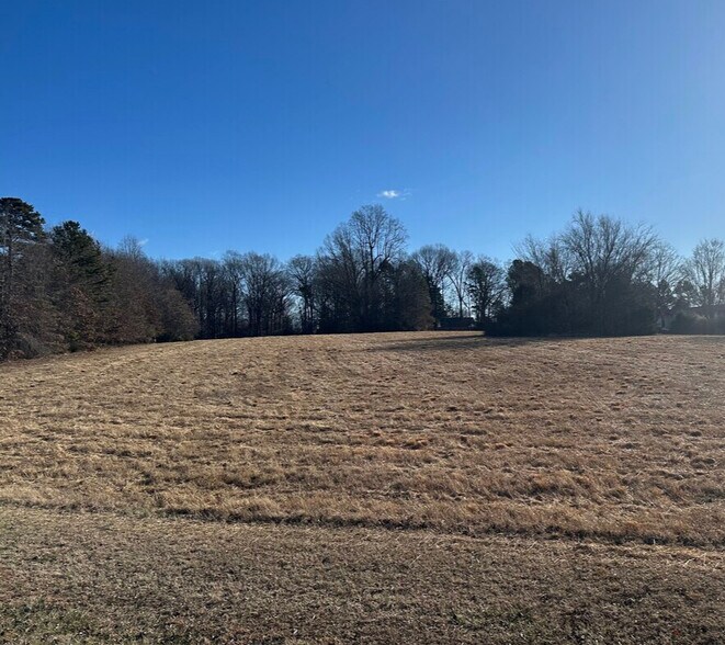 6207 Ramada Dr, Clemmons, NC à vendre - Photo du bâtiment - Image 2 de 7