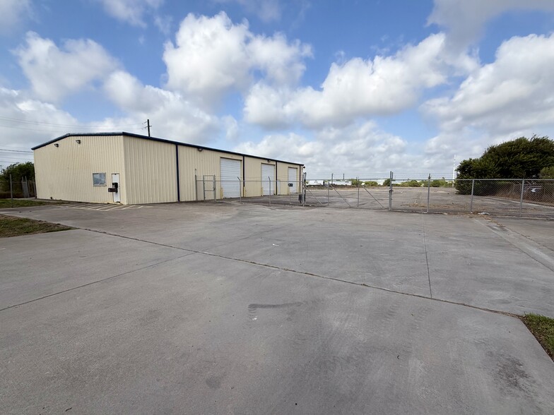433 N Navigation Blvd, Corpus Christi, TX for lease - Building Photo - Image 1 of 7