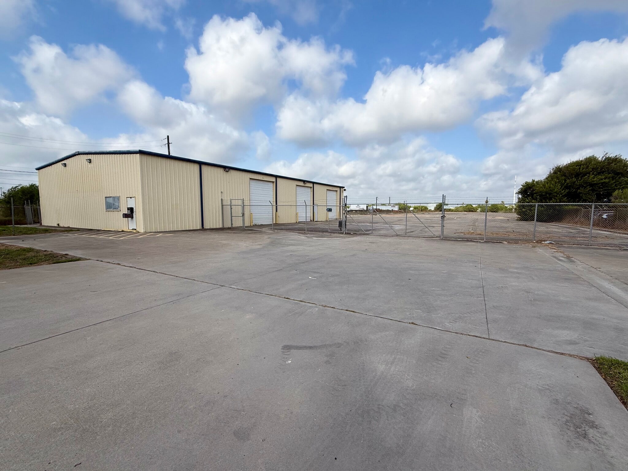433 N Navigation Blvd, Corpus Christi, TX for lease Building Photo- Image 1 of 8