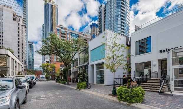 83 Yorkville Ave, Toronto, ON à louer - Photo du bâtiment - Image 2 de 3