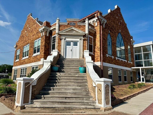 Plus de détails pour 201 E Church St, Ozark, MO - Spécialité à vendre