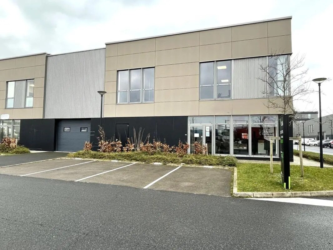 Office in Lesquin for lease Building Photo- Image 1 of 10