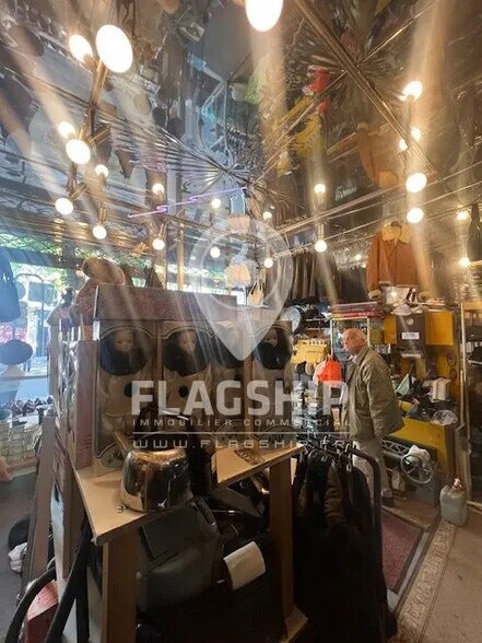 Retail in Paris for lease - Building Photo - Image 1 of 5