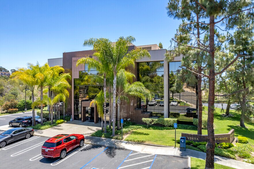 1800 Thibodo Rd, Vista, CA à louer - Photo du bâtiment - Image 2 de 8