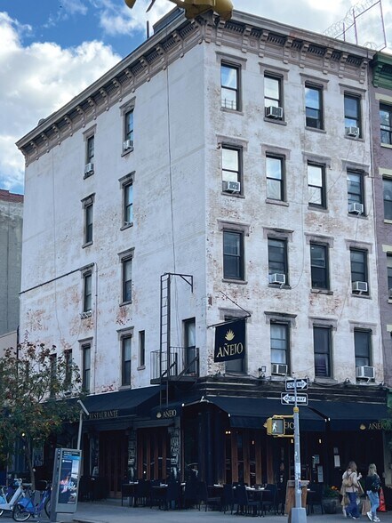 668 10th Ave, New York, NY à vendre - Photo du bâtiment - Image 3 de 7