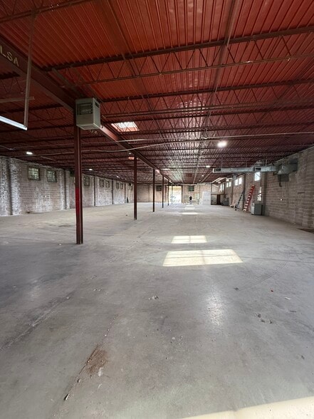 2005 E 7th Pl, Tulsa, OK à louer - Photo du bâtiment - Image 3 de 14