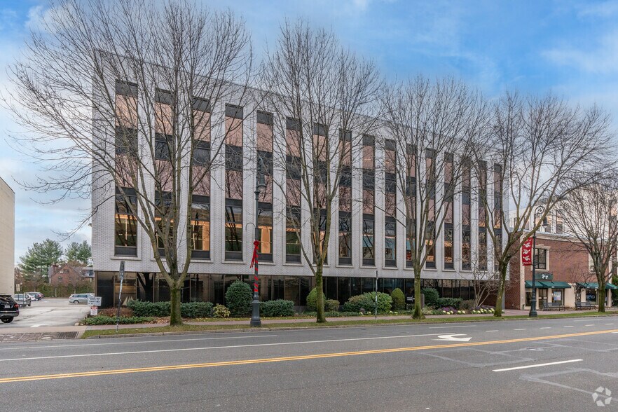 1010 Franklin Ave, Garden City, NY for lease - Building Photo - Image 2 of 7