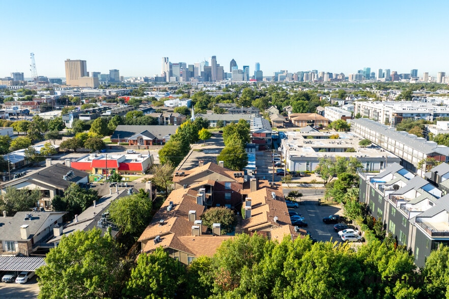 1820 N Garrett Ave, Dallas, TX for sale - Building Photo - Image 2 of 3