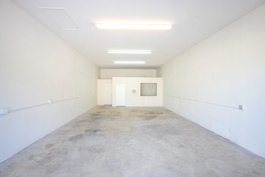 1070 Shadick Dr, Orange City, FL à louer - Photo intérieure - Image 2 de 3