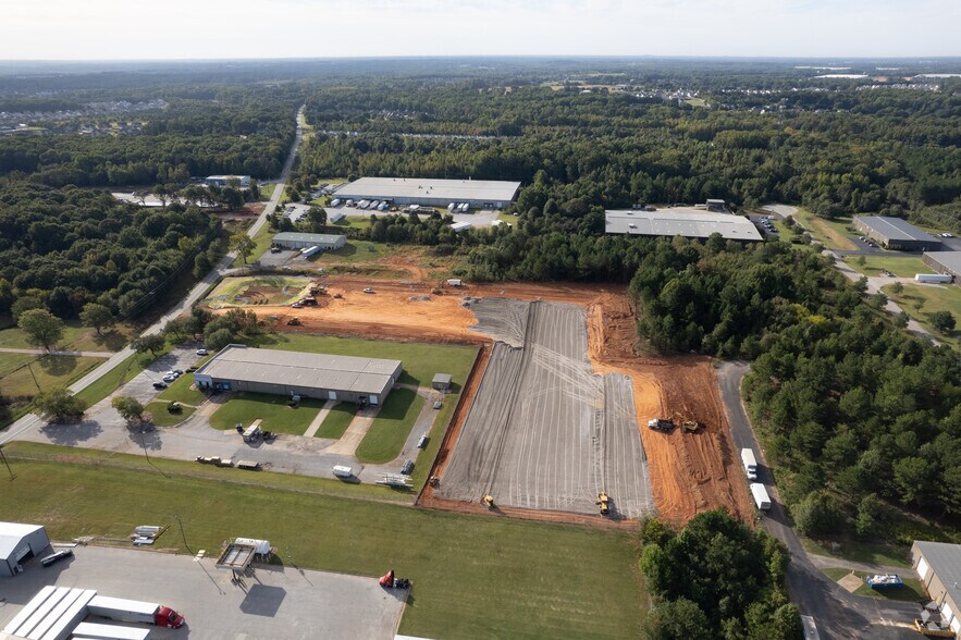 1634 Duncan Reidville Rd, Duncan, SC à louer - Photo du bâtiment - Image 3 de 3