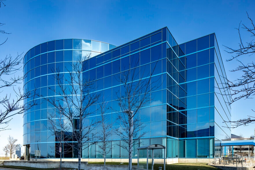 5500 Explorer Dr, Mississauga, ON for lease - Building Photo - Image 2 of 5