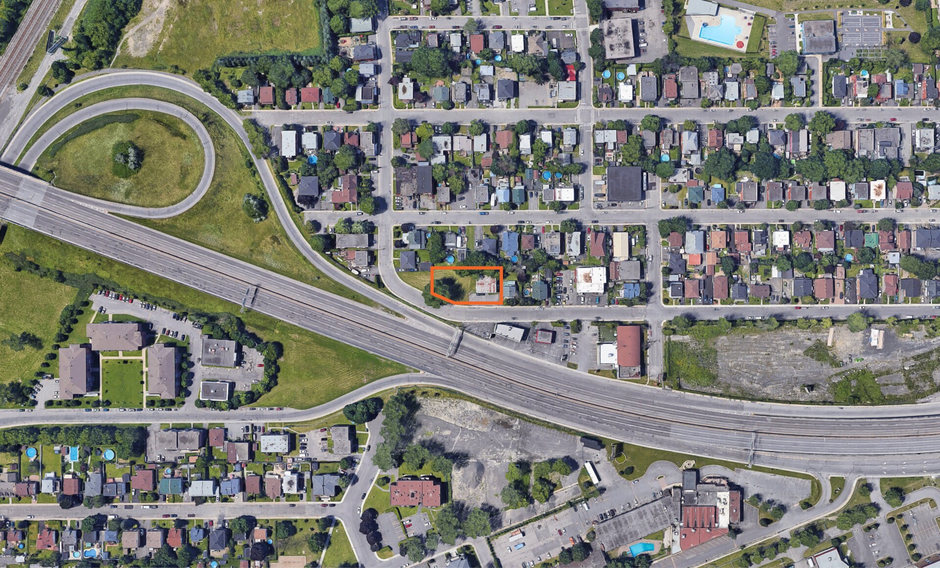 1945 Av Des Chênes, Lemoyne, QC à vendre Photo du bâtiment- Image 1 de 4