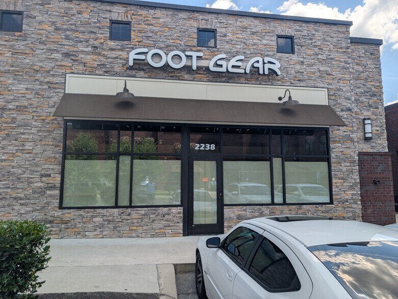 2238 N Mount Juliet Rd, Mount Juliet, TN à louer - Photo du bâtiment - Image 2 de 13