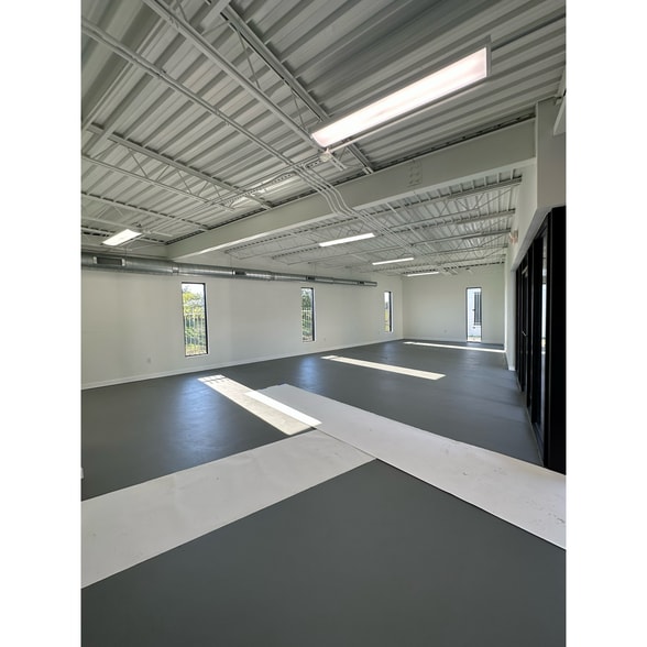 2845 Irving Blvd, Dallas, TX for lease - Building Photo - Image 3 of 5