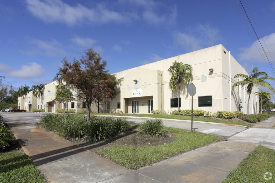 1907 SW 43rd Ter, Deerfield Beach, FL for lease - Building Photo - Image 3 of 6