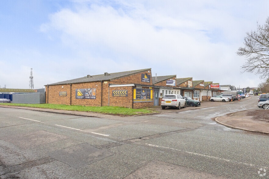 2 Clifton Rd, Huntingdon for lease - Building Photo - Image 3 of 4