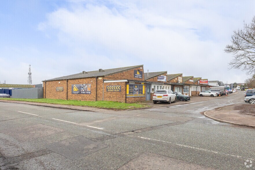 2 Clifton Rd, Huntingdon à louer - Photo du bâtiment - Image 3 de 4