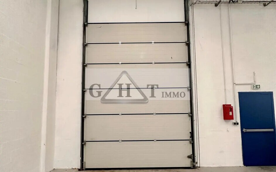 Flex in Bussy-Saint-Georges for lease - Interior Photo - Image 2 of 3