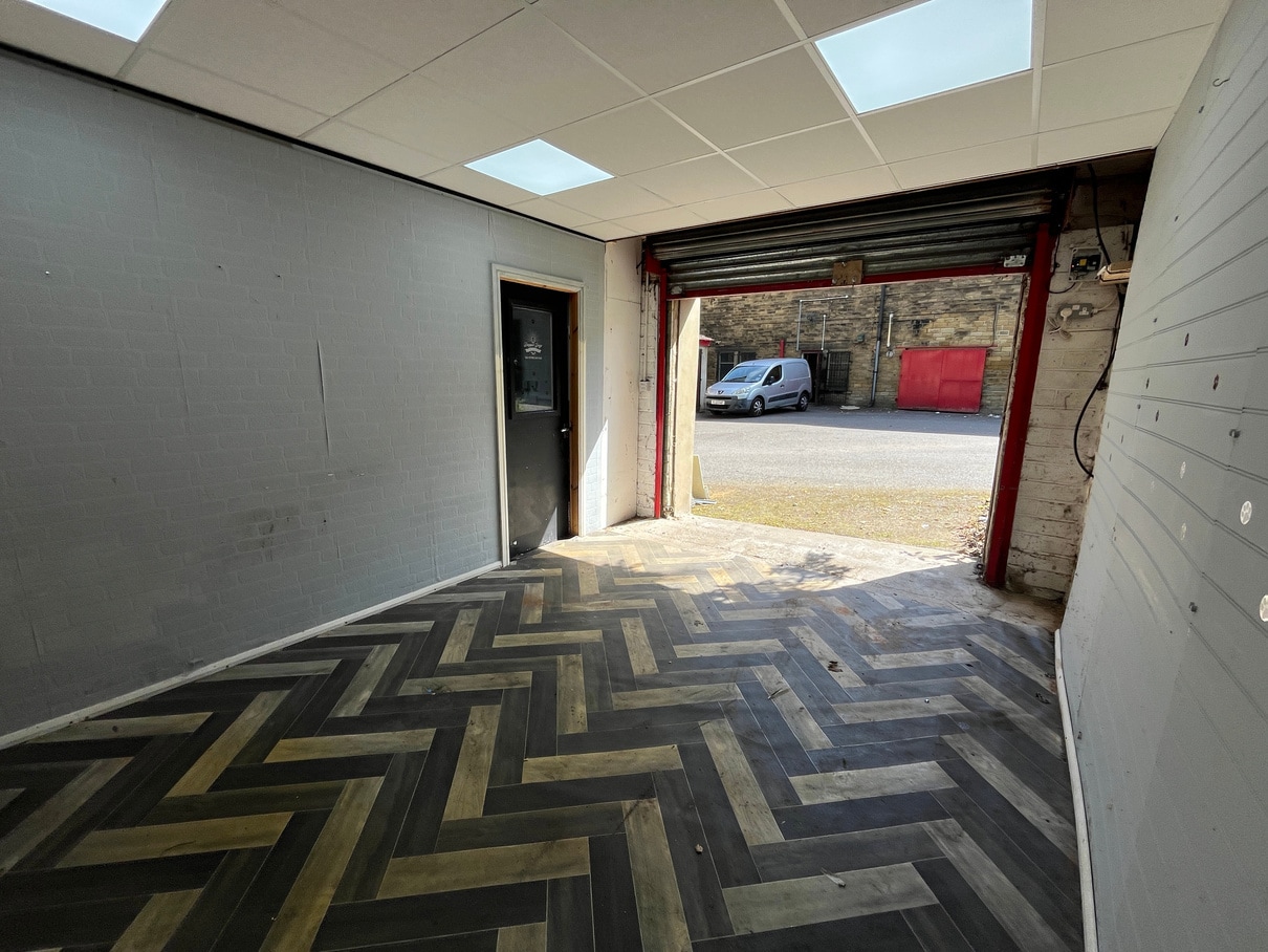 Coal Hill Ln, Pudsey for lease Interior Photo- Image 1 of 4