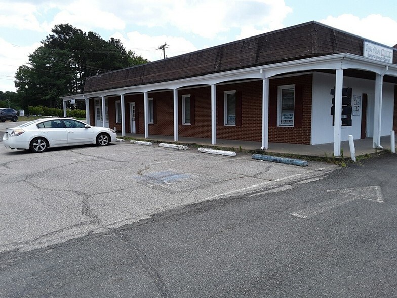 4301 W Hundred Rd, Chester, VA à louer - Photo du bâtiment - Image 2 de 8