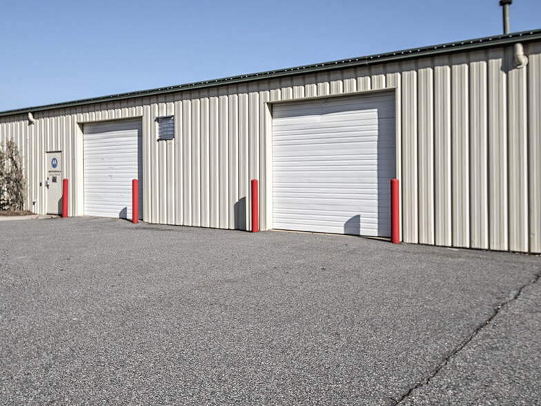 2 Trident Dr, Arden, NC à louer - Photo du bâtiment - Image 2 de 18