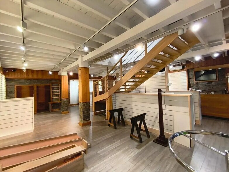 Commerce de détail dans Nantes à louer - Photo du bâtiment - Image 2 de 21