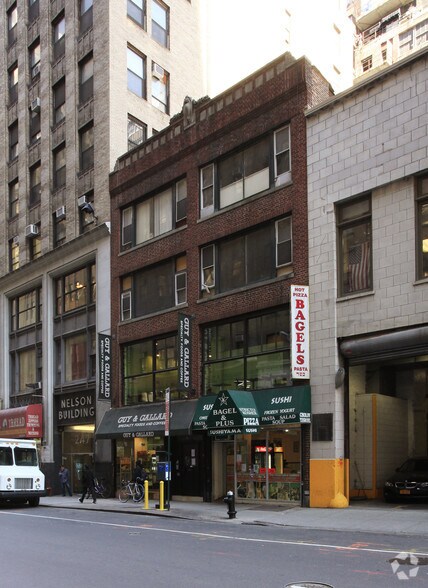 243-245 W 38th St, New York, NY à louer - Photo du bâtiment - Image 2 de 4