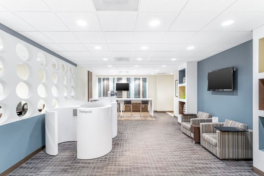 1201 NW Briarcliff Pkwy, Kansas City, MO for lease - Interior Photo - Image 1 of 10