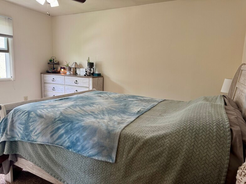 250 E Water St, Slippery Rock, PA à vendre - Photo du bâtiment - Image 3 de 75