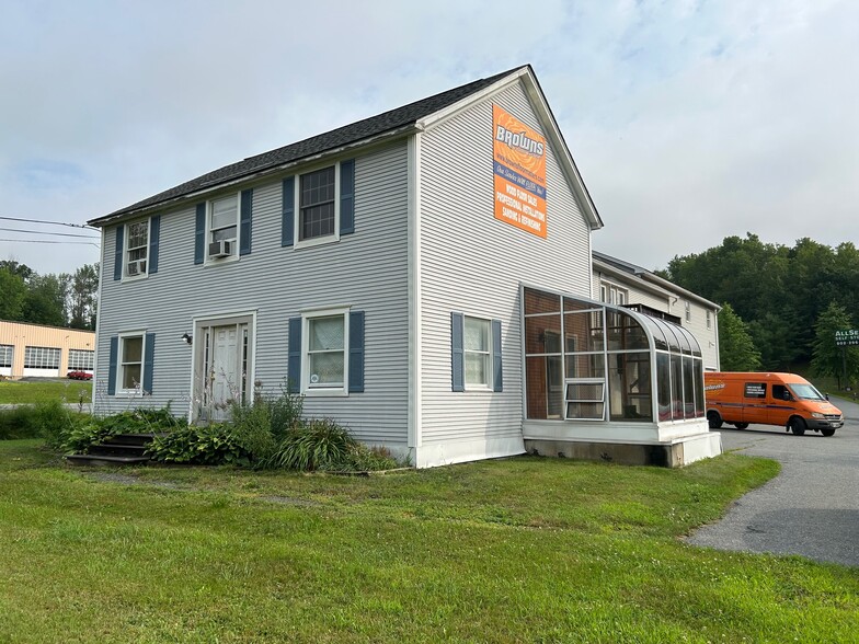 2617 Hartford Ave. Ave, White River Junction, VT à vendre - Photo principale - Image 1 de 15