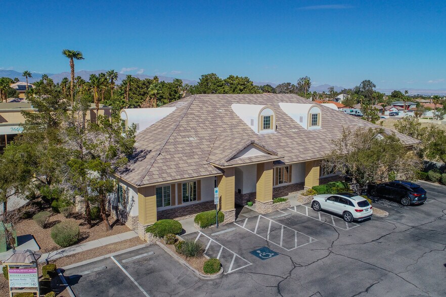 7656 W Sahara Ave, Las Vegas, NV à louer - Photo du bâtiment - Image 2 de 32