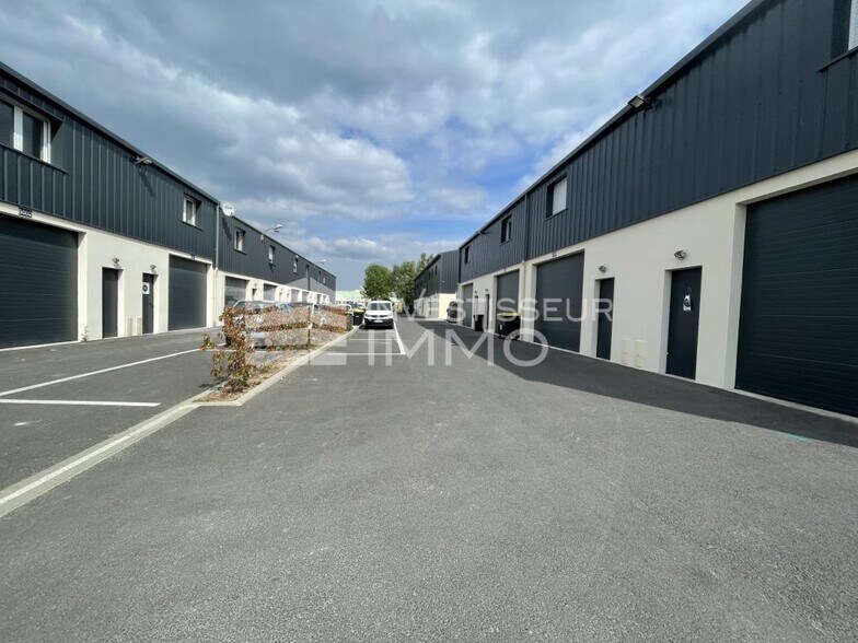 Flex in Ozoir-la-Ferrière for lease - Building Photo - Image 1 of 6