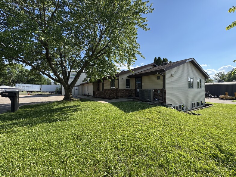 4309 Neptune Ct, Madison, WI for sale - Building Photo - Image 2 of 12