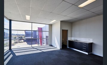 82 Eucumbene Dr, Ravenhall for lease Interior Photo- Image 1 of 3