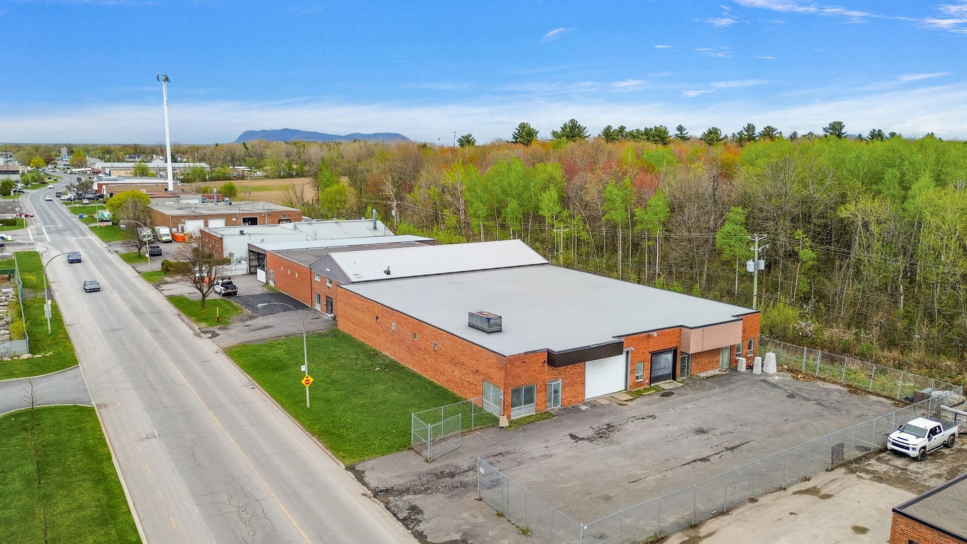 2155 Boul Industriel, Chambly, QC à vendre Photo du bâtiment- Image 1 de 1