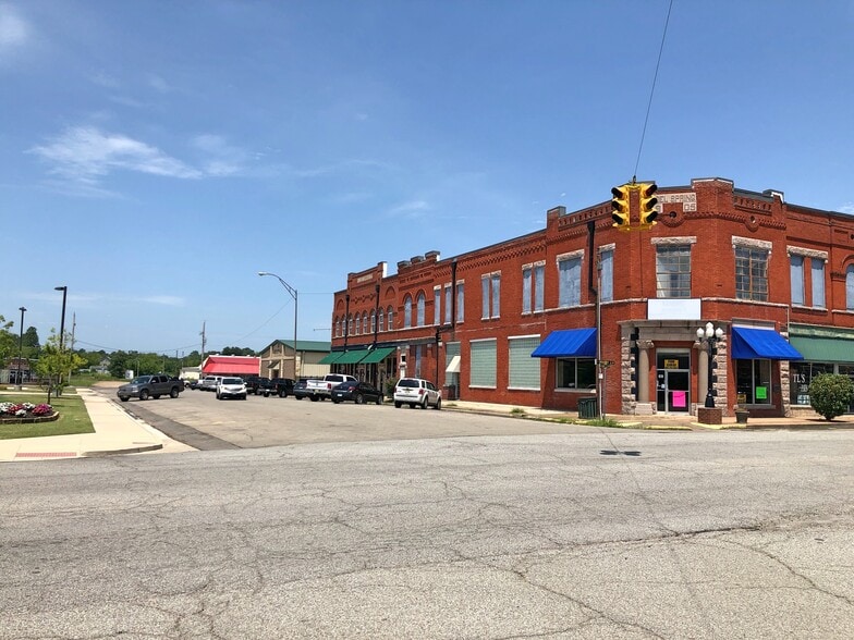 101 N Broadway St, Hugo, OK for lease - Building Photo - Image 2 of 4