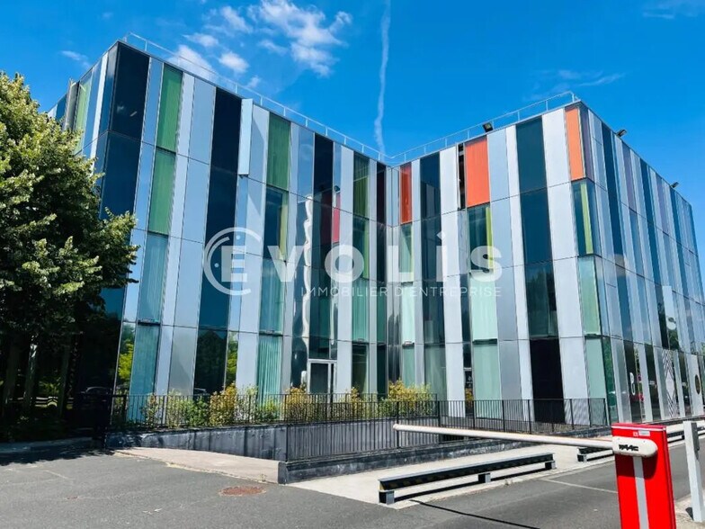 Bureau dans Lieusaint à louer - Photo du bâtiment - Image 1 de 17