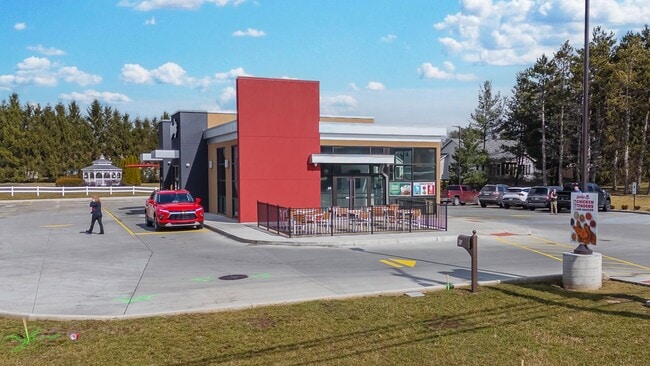 More details for 2290 County Line E rd, Columbiana, OH - Retail for Sale